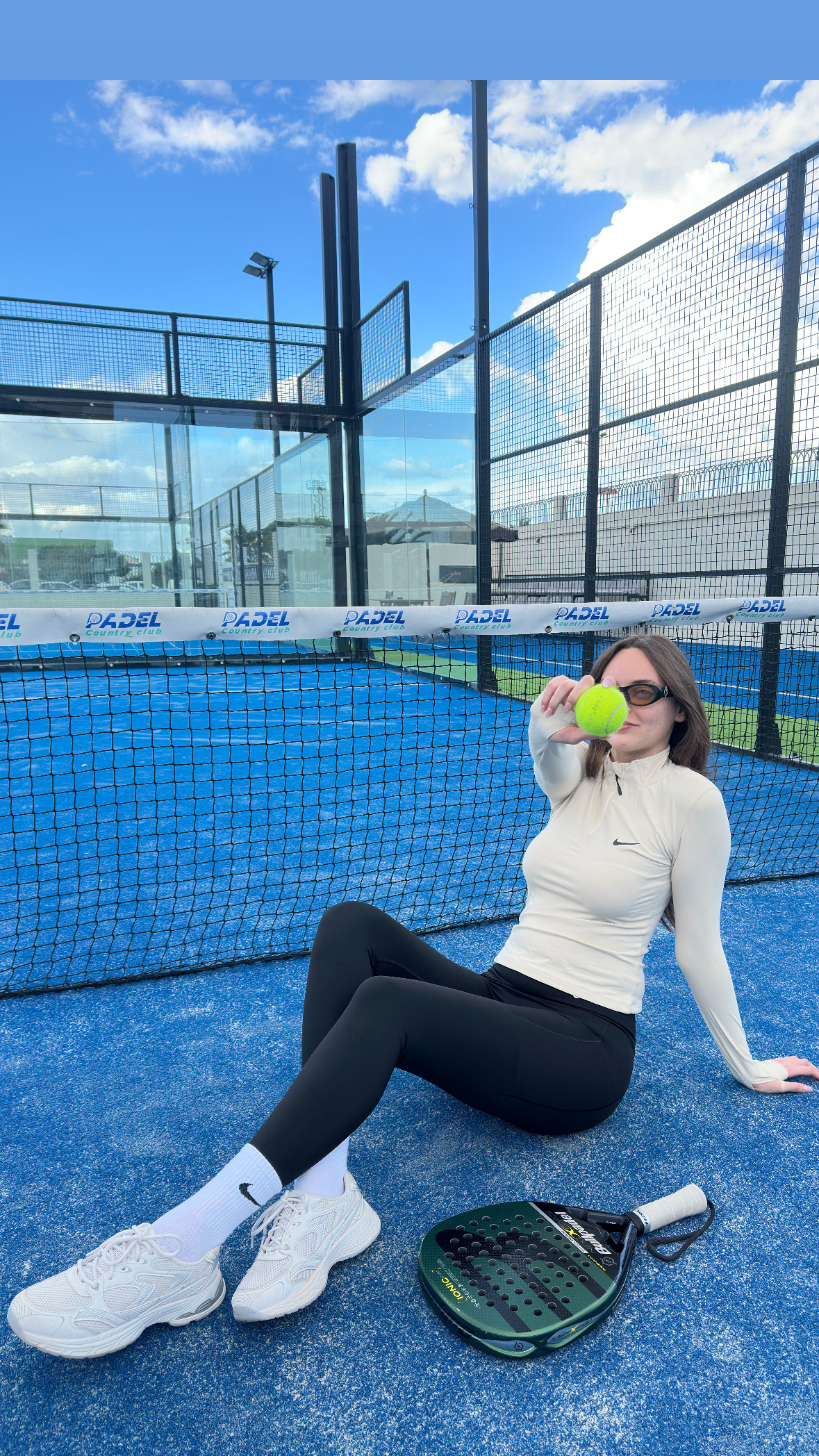 Haut de sport à manches longues Nike Beige clair – Image 3